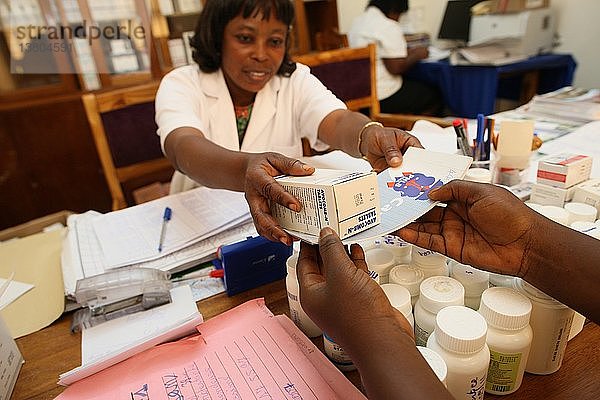 Medizinisches Zentrum für HIV-Patienten  Medikamentenverteilung  Togo