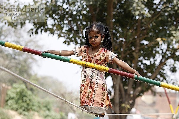 Kinderarbeiter  Seiltänzer  Haridwar  Indien.