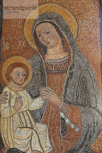 Mosaik der Jungfrau mit Kind in der Krypta von Coelimanna  Supersano.