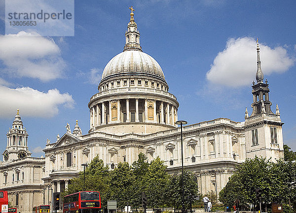 Blick auf die St. Paul´s Kathedrale von der Cannon Street  London