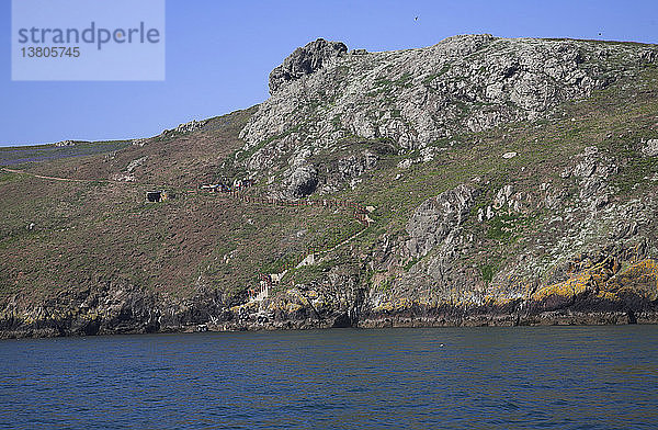 Anlegestelle Klippen der Insel Skomer  Pembrokeshire  Wales