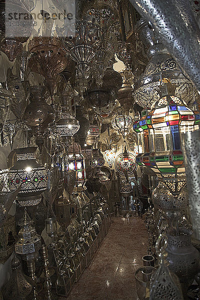 Metallwerkstatt in der Medina  Marrakesch  Marokko