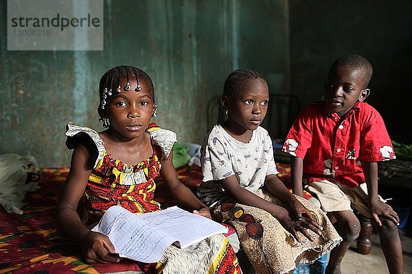 Kinder zu Hause  Bamako  Mali.