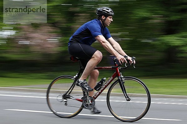 Radfahrer im Central Park  New York  Vereinigte Staaten.