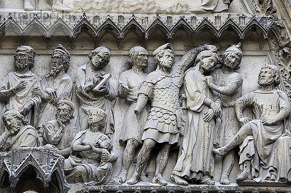 Kathedrale Notre Dame. Südfassade. Saint-Etienne´s Tor Tympanon Skulpturen  die Saint-Etienne´s Leben darstellen '