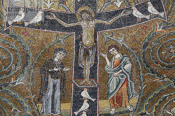 Fresko aus dem 12. Jahrhundert in der Basilika San Clemente  der Triumph Christi am Kreuz '