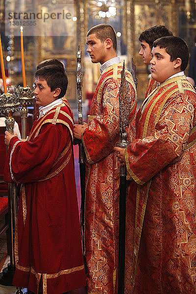 ' Sonntagsmesse in der griechisch-orthodoxen Kirche St. Georg - Ministranten '