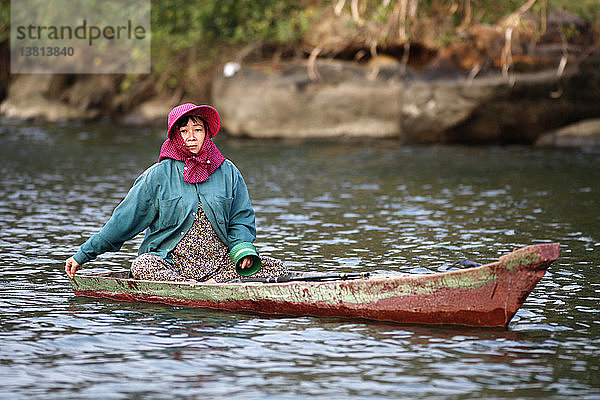 Fischerin auf dem Kampot-Fluss