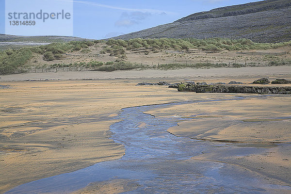 Sandstrand von Fanore  in der Nähe von Ballyvaughan  Grafschaft Clare  Irland