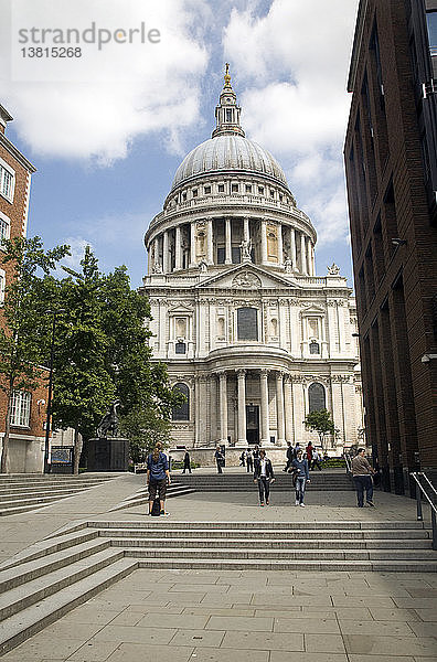 Blick auf die St.-Paul´s-Kathedrale von Süden auf dem Jubilee Walkway  City of London  London