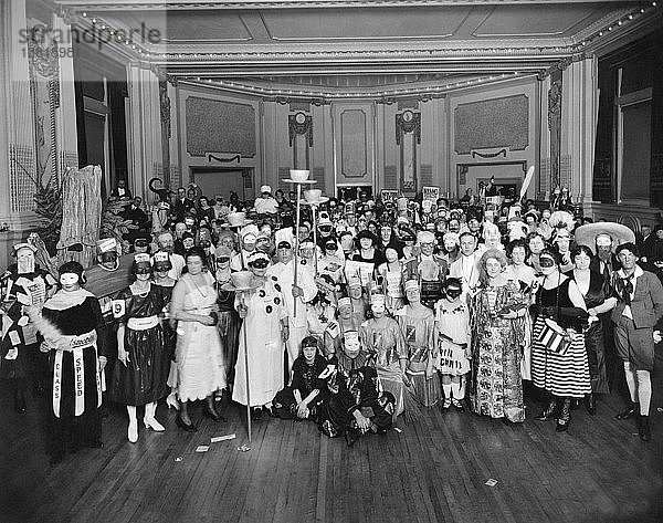 Portland  Oregon: 13. Januar 1921 Mitglieder des Ad Club in Portland nehmen an der JInks-Party teil.