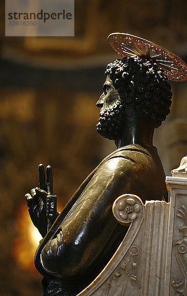 Statue des Heiligen Petrus in der Basilika St. Peter '