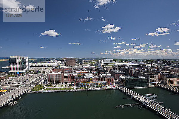 Hochformatige Ansicht einer Stadt  Boston  Massachusetts  USA