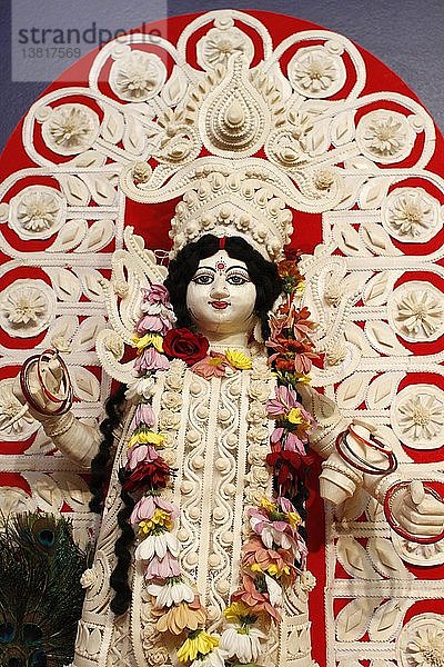 Hindu-Göttin Saraswati (Göttin des Wissens  der Musik  des Tanzes und der Kunst).