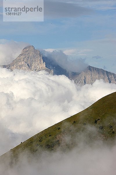 Wolken in den französischen Alpen  Frankreich.