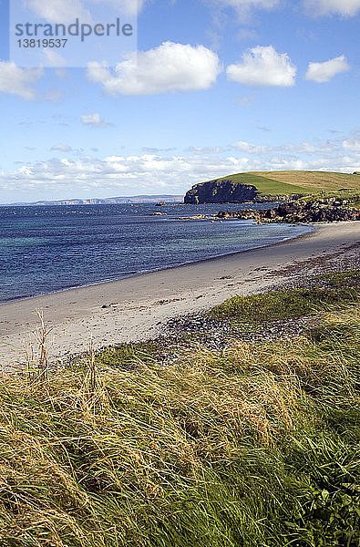 Sandstrand und Meeresufer  Melby  bei Sandness  Festland  Shetlandinseln  Schottland