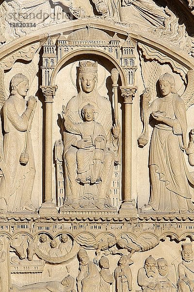 Kathedrale Notre-Dame de Paris  Portal der Heiligen Anna  Tympanon Jungfrau und Kind.