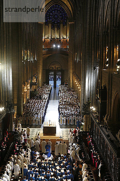Katelatebration des vepres in Notre-Dame von Paris mit Benedikt XVI.