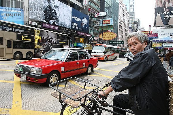 Radfahren in der Innenstadt von Hongkong  China.