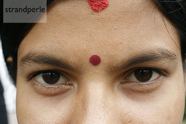 Tika auf der Stirn einer Hindu-Frau'.
