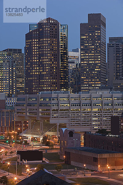 Gebäude in einer Stadt  Rose Kennedy Greenway  Boston  Massachusetts  USA