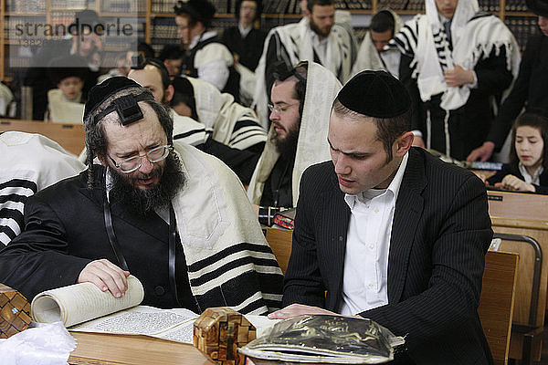 Orthodoxe Juden feiern Purim in Jerusalem