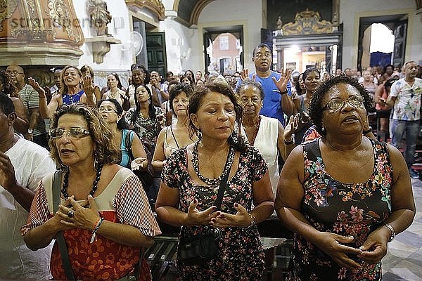Afro-brasilianische Messe in der Kirche Rosario dos Pretos in Pelourinho.