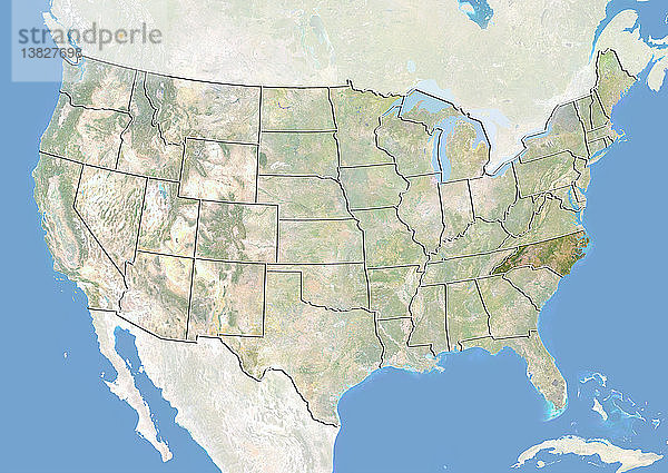 Satellitenbild der Vereinigten Staaten mit Bodenwelleneffekt  das den Bundesstaat North Carolina zeigt. Dieses Bild wurde aus Daten der Satelliten LANDSAT 5 und 7 in Kombination mit Höhendaten erstellt.