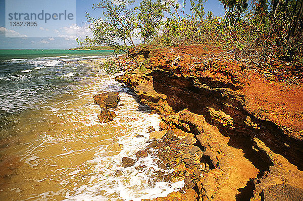 Rote Klippen in der Nähe von Port Essington  Garig Ganuk Barlu National Park  Cobourg Peninsula  Northern Territory  Australien