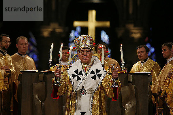 Melkitische (griechisch-katholische) Liturgie in der Pariser Kathedrale Segnung der Kerzen