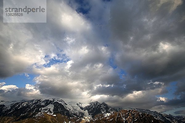 Wolken über den Alpen.