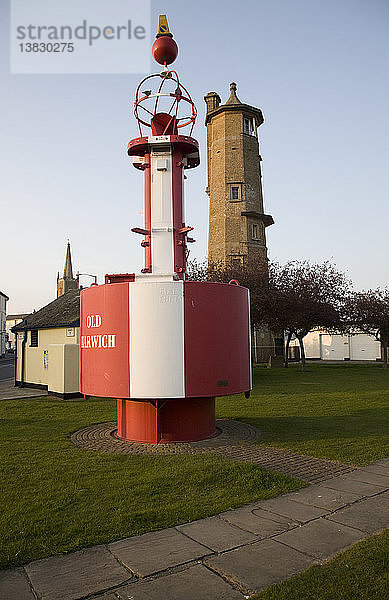 Alte Harwich-Boje und hoher Leuchtturm  Harwich  Essex