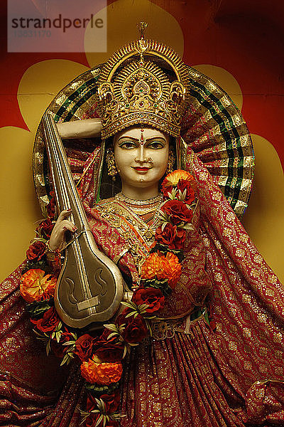 Lakshman-Tempel in Rishikesh  Göttin Saraswati mit ihrer Veena