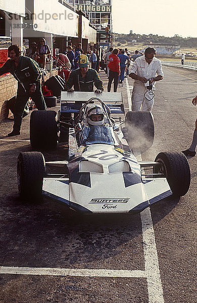 GP von Südafrika  Kyalami  6. März 1971. John Surtees  Surtees-Cosworth  im Ruhestand.