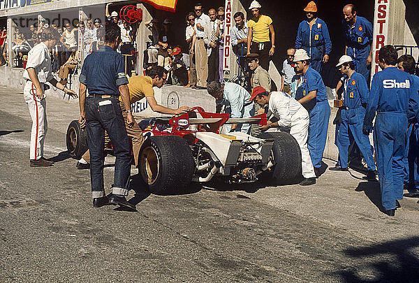 GP Italien  Monza  6. September 1970. Ferrari in den Boxen.