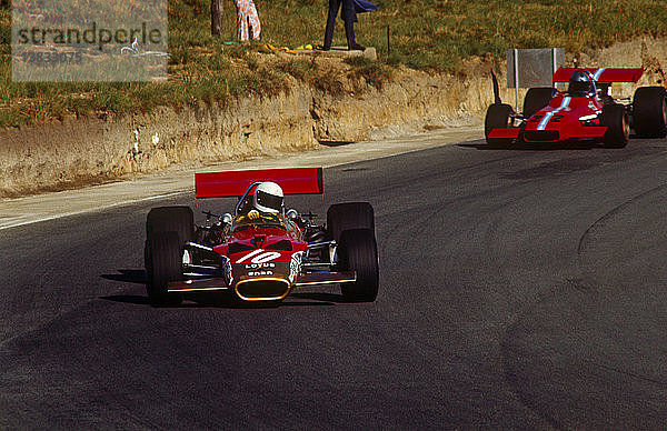 GP von Südafrika  Kyalami  7. März 1970. Wagen Nr. 10  John Miles  Lotus-Cosworth 49C  wurde 5. und Wagen Nr. 22  Piers Courage  De Tomaso-Cosworth  schied aus.