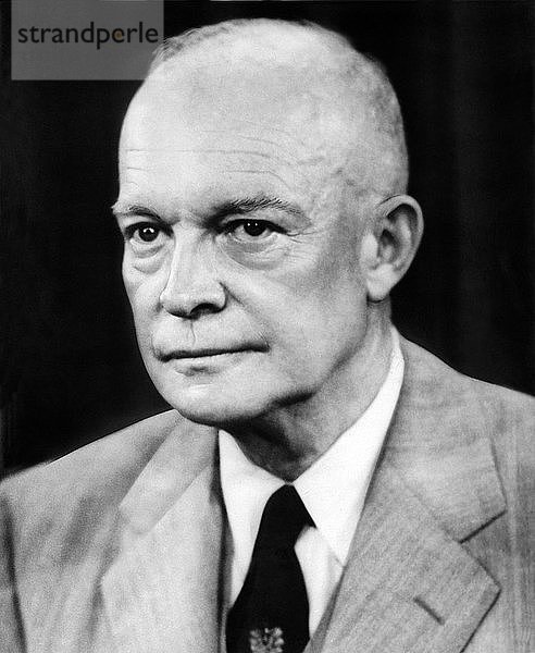 Washington  D.C.: 24. Oktober 1955 Ein Porträt von Präsident Dwight D. Eisenhower.