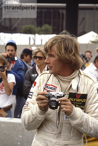 James Hunt  britischer Rennfahrer  der 1976 die Formel-1-Weltmeisterschaft gewann. Fotografiert mit einer Olympus-Kamera aus den 1970er Jahren.
