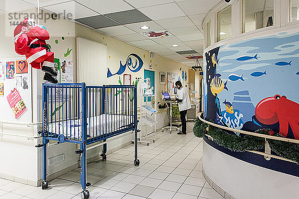Eingang eines pädiatrischen Dienstes in einem Krankenhaus. Aix en Provence.
