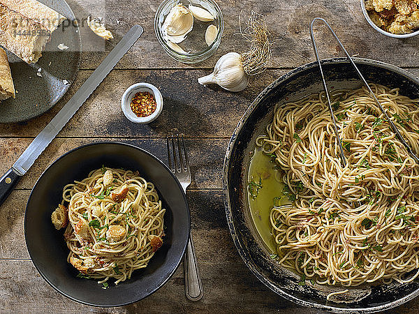 Spaghetti mit Semmelbröseln und Sardellen  sizilianische Art