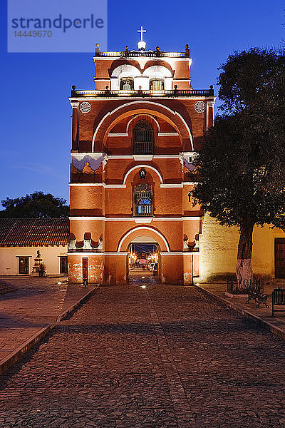 El Arco del Carmen in der Abenddämmerung