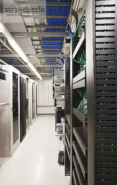 Computer-Server im Serverraum