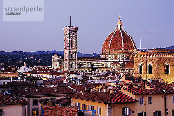 Kuppel der Kathedrale Santa Maria del Fiore in der Abenddämmerung