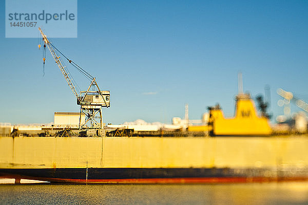 Frachtschiff im Hafen