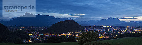 Salzburg  Österreich  bei Nacht