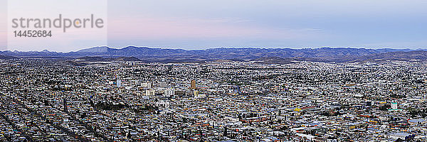 Die Skyline von Chihuahua vom Cerro Coronel