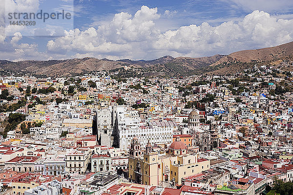 Die Stadt Guanajuato vom Pipila-Überhang in der Abenddämmerung