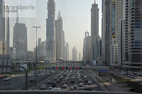 Vereinigte Arabische Emirate  Dubai  Sheikh Zayed Road