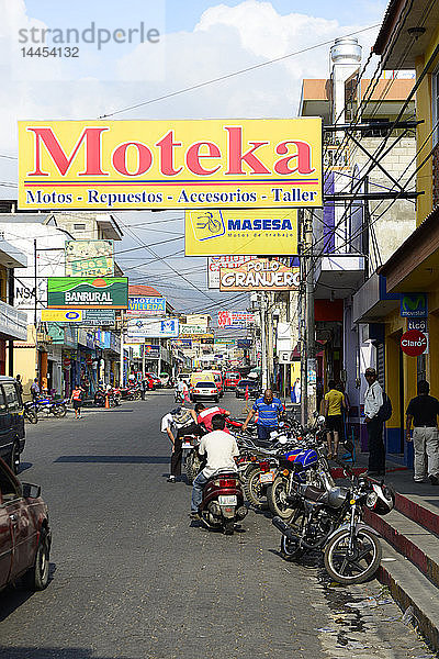 eine Straße in Chiquimula  Guatemala  Zentralamerika.