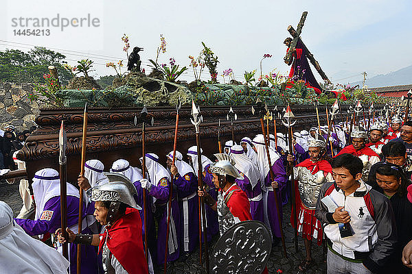 Prozession in der Karwoche  Antigua  Guatemala  Mittelamerika.